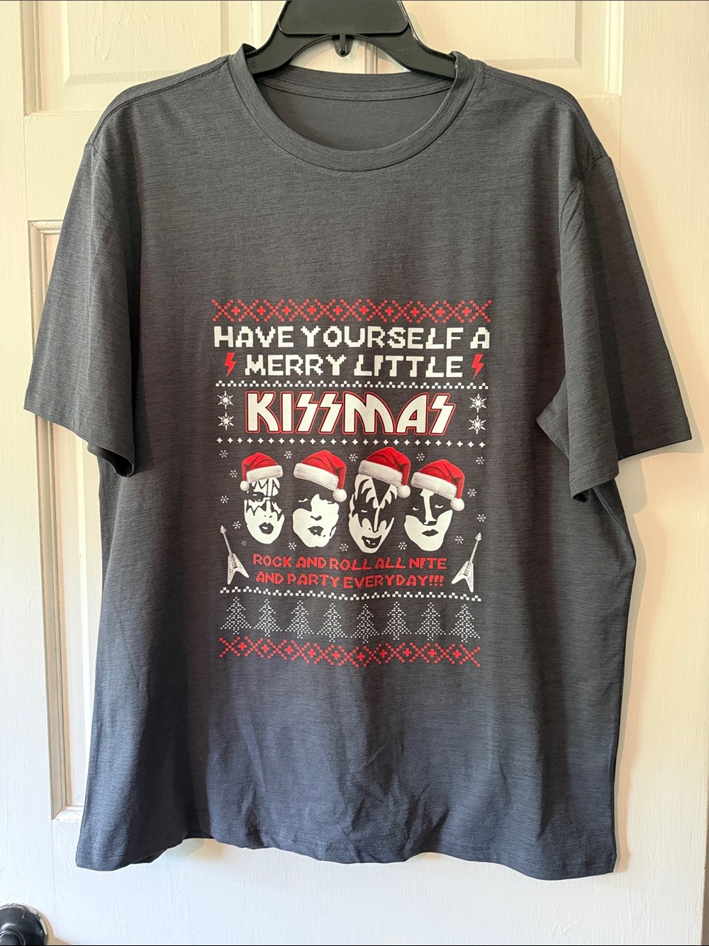 Kissmas Graphic Holiday T‑Shirt - Dark Gray